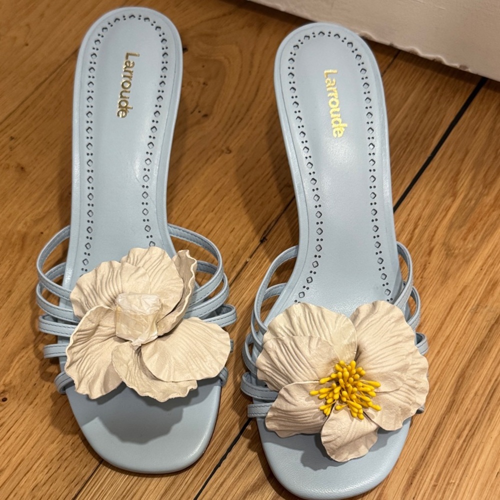 Larroude Light Blue Sandals with Cream Floral Accent BRAND NEW NEVER WORN